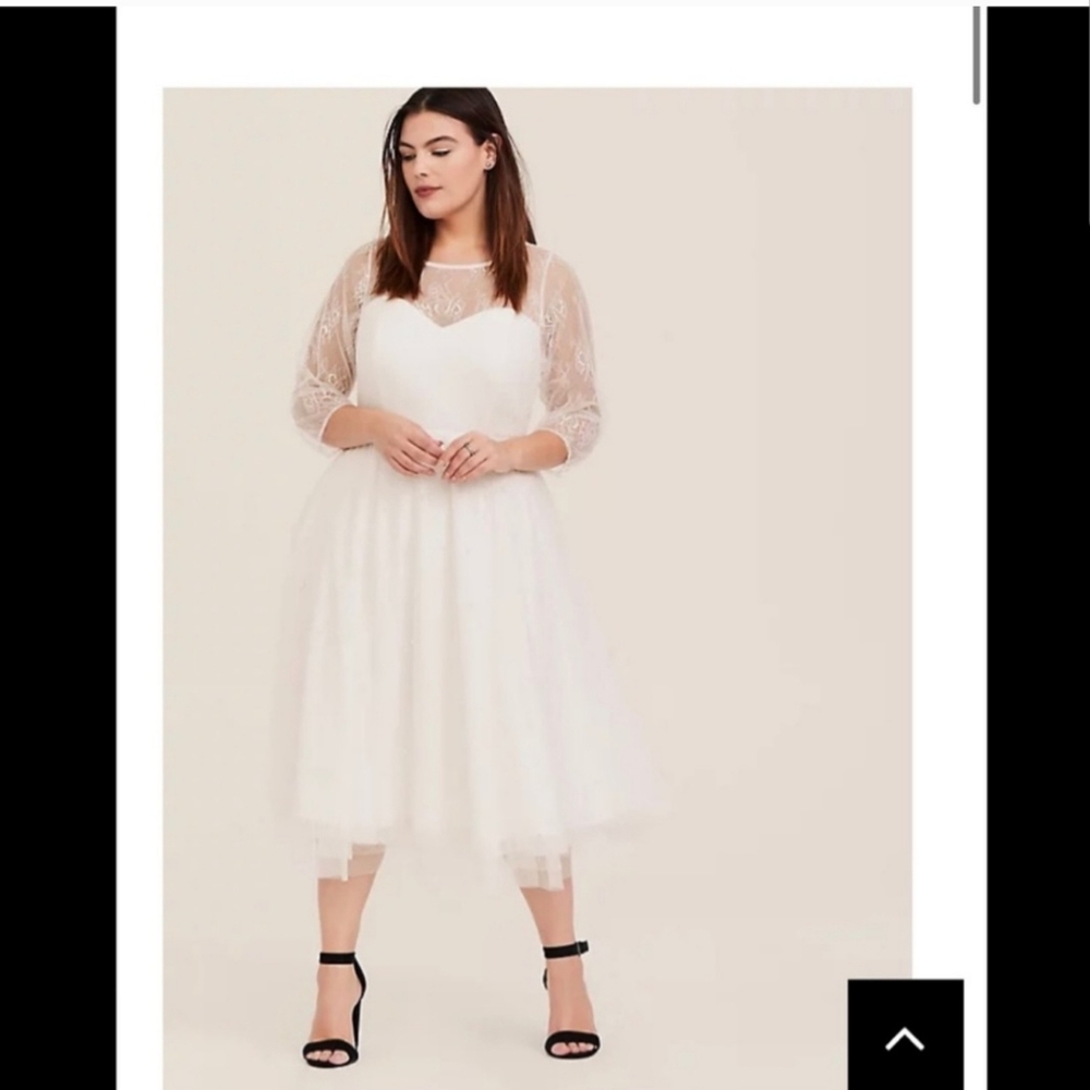 Torrid 3/4 sleeve Plus size Wedding Dress NEW WITH TAGS